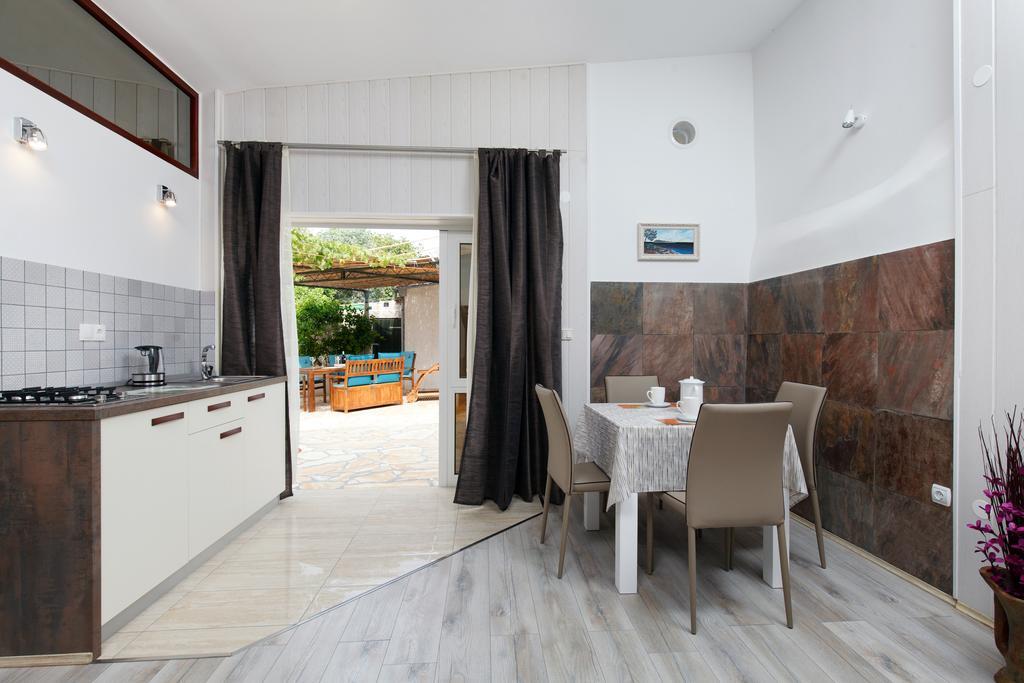 Villa Luna Sutomiscica Екстериор снимка