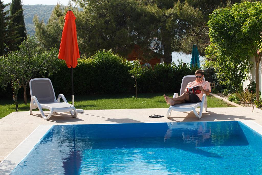 Villa Luna Sutomiscica Екстериор снимка